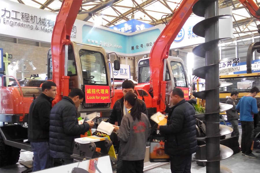 China excavator manufacturer JingGong attends Bauma China 2014