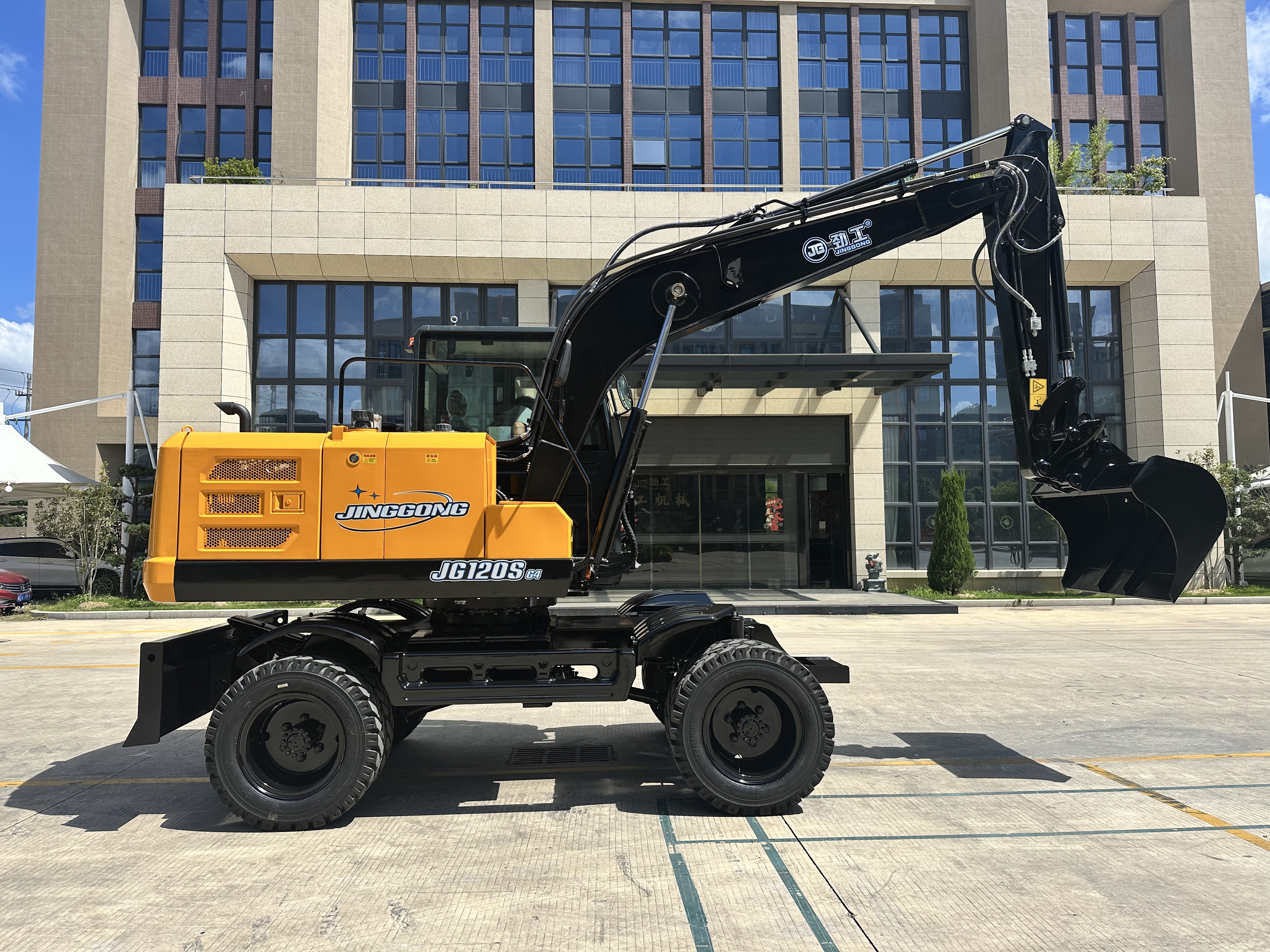 Máy xúc gầu bánh lốp mở rộng của Jinggong: Định nghĩa lại hiệu quả toàn cầu trong việc xử lý vật liệu quy mô lớn