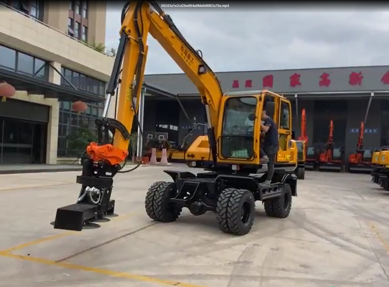 JG75X -9 Ba máy đào lâm nghiệp cố thủ!