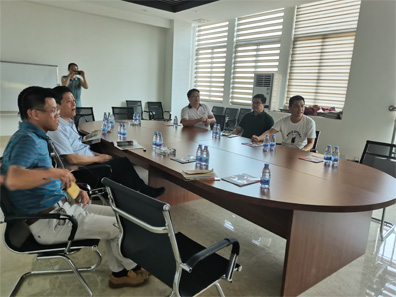 Giám đốc Yang Changwen của Tuyền Khoa học và công Nghệ Cục viếng thăm, công ty chúng tôi cho nghiên cứu và hướng dẫn!